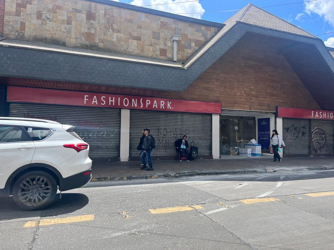 FASHION PARK SE COMIENZA A INSTALAR EN EL LOCAL QUE OCUPABA TIENDA CORONA EN EL CENTRO DE TEMUCO