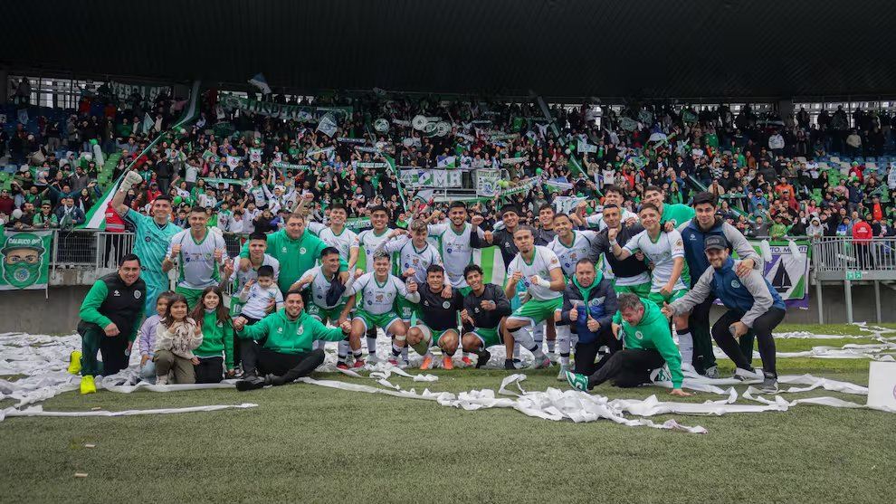 PUERTO MONTT ESTÁ DE VUELTA: SE CORONARON CAMPEONES DE LA SEGUNDA DIVISIÓN Y VOLVERÁN A LA PRIMERA B