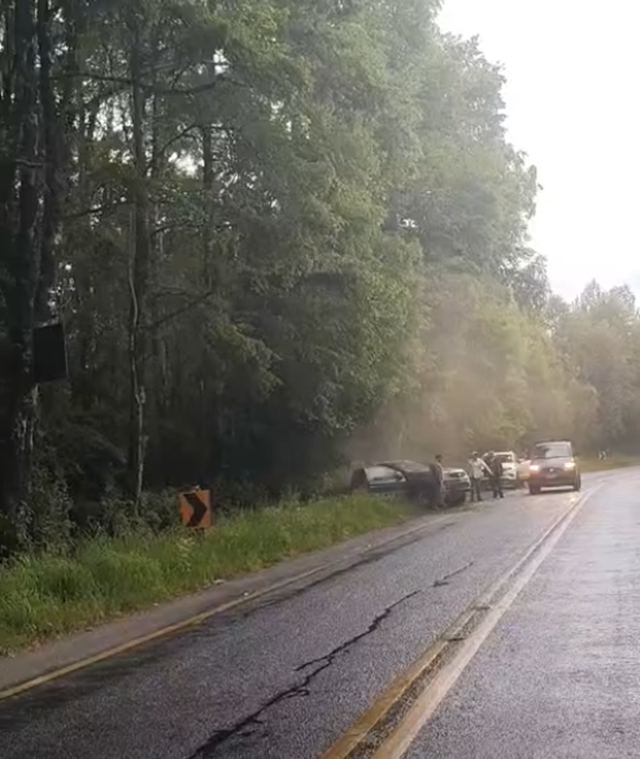 AHORA: ACCIDENTE EN RUTA VILLARRICA A LICANRAY SECTOR LA MOTO EN LA CURVA