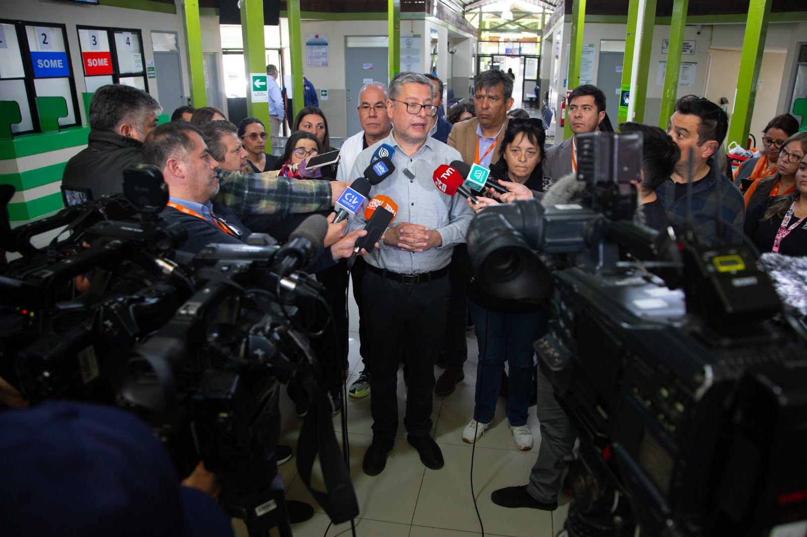 MUNICIPALIDAD DE TEMUCO ACTIVA MEDIDAS DE SEGURIDAD Y PROTECCIÓN TRAS VIOLENTO INCIDENTE EN CESFAM AMANECER