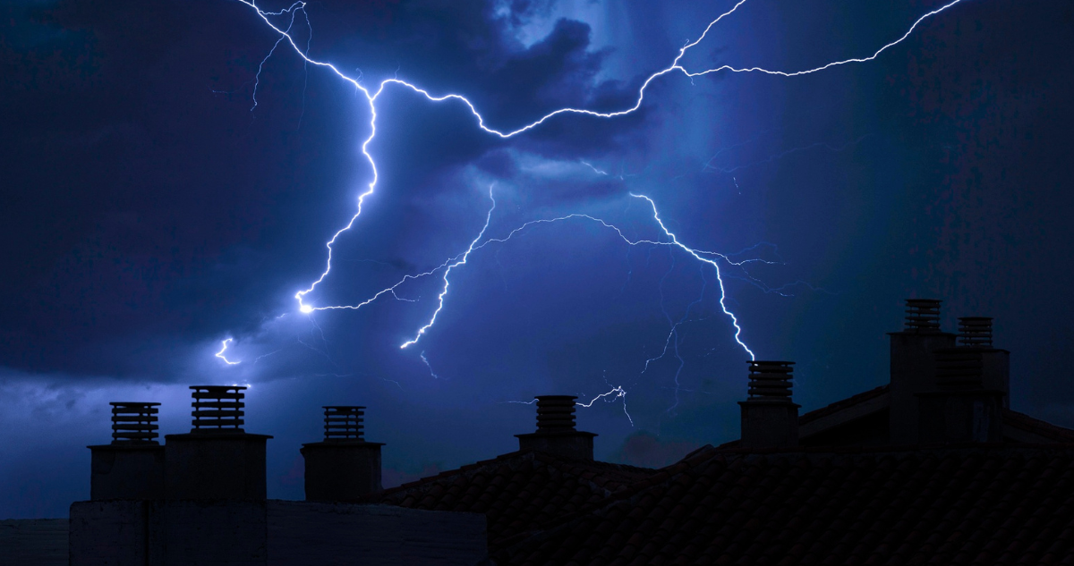 10 REGIONES DEL CENTRO Y SUR ESTÁN CON AVISO POR TORMENTAS ELÉCTRICAS PARA ESTE MIÉRCOLES Y JUEVES