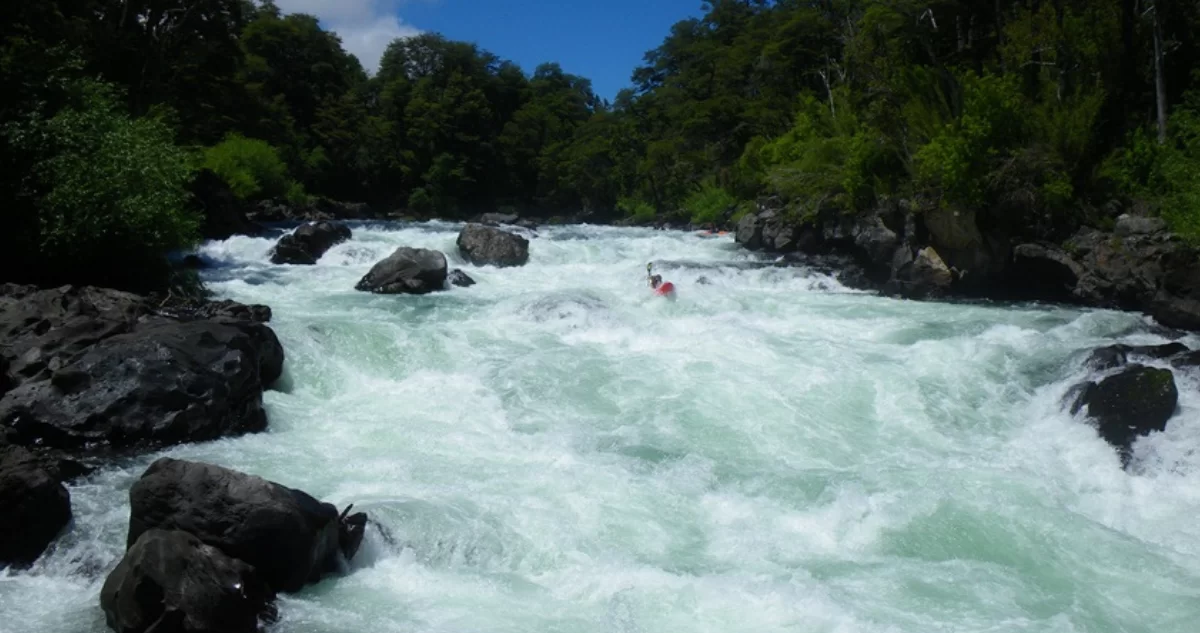 ORGANIZACIONES DENUNCIAN UNA «CRISIS SANITARIA SILENCIOSA» POR AGUAS SERVIDAS EN RÍO TRANCURA