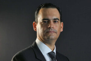 Tribunal declara admisible querella por tráfico de influencias contra el fiscal regional Roberto Garrido.