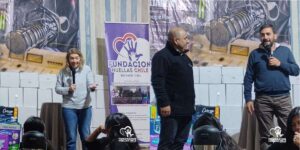 Desayuno y entrega de cajas de alimentos, en el marco del programa “Alimentos con Amor” de la Fundación Huellas Chile.