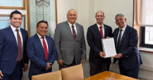 Senador Miguel Becker se reúne con autoridades para abordar conectividad y obras en La Araucanía.