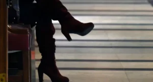 Suprema anula sanciones contra funcionaria acusada de tomarse fotos eróticas en tribunal de Loncoche.