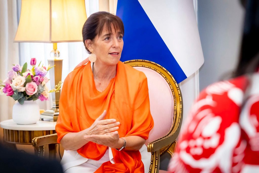 OPINIÓN: María Pía Adriasola advierte que Chile vive una silenciosa realidad de «abandono y soledad».