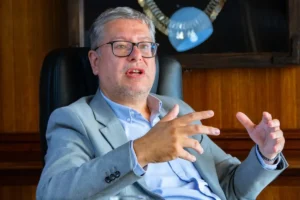 Roberto Neira, a 10 años del incendio del Mercado: “Como bombero combatí las llamas que lo destruyeron; como alcalde, espero poder reinaugurarlo”