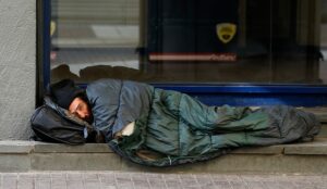 OPINIÓN: «Ajustar los presupuestos; es desajustar la dignidad de la gente más vulnerable»