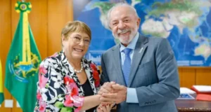 Bachelet se reúne con Lula da Silva para abordar su postulación como Secretaria General de la ONU.