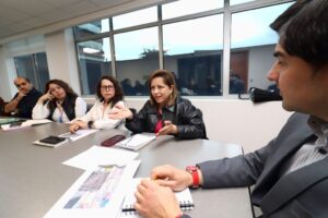 Denuncian peligro de electrocución en más de 900 departamentos en la comuna Padre Las Casas.