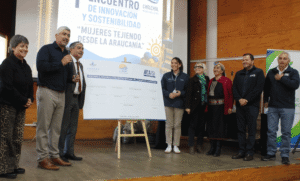 Autoridades internacionales y nacionales se reúnen en encuentro de mujeres tejedoras de La Araucanía.