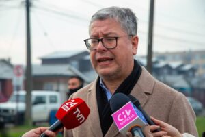 Alcalde de Temuco acusa falta de cruce de datos en medio de búsqueda de niños Haitianos.