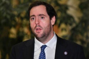 Diputado Leandro Kunstmann del Partido Republicano, se tomó vacaciones en el caribe en medio de su semana distrital