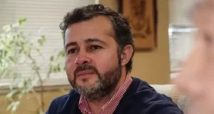 Alcalde de Melipeuco se querellará contra exadministradora y pareja de sujeto que le cercenó oreja.