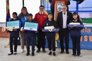 JUNAEB entregará 18 mil computadores menos este año tras recorte presupuestario.
