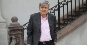 La «completada» de la élite: «El evento del P.S. para costear el cáncer de Camilo Escalona desnuda el fracaso del sistema de salud».