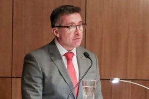 Héctor Leiva evalúa dejar la Universidad Autónoma para evitar conflictos de interés: «Una señal que contrasta con la gestión de Garrido»