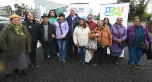 Agricultores del sector rural de Temuco recibieron alimento concentrado para sus animales.