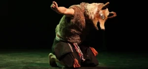 La «Compañía Arte Escénico Kuyfi Kimün» se adjudica el «Fondo Nacional de Artes Escénicas» para llevar el relato ancestral mapuche “Kiñe Ngürü Wente Wenu Mapu Mew” en una gran gira de circulación nacional.