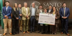 Temuco y Universidad Santo Tomás firman acuerdo que permitirá entregar asistencia jurídica gratuita a personas mayores.