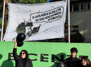 Liceo Bicentenario de Temuco: «Recorte de horas docentes mantiene movilizados a estudiantes y apoderados y presiona al municipio»