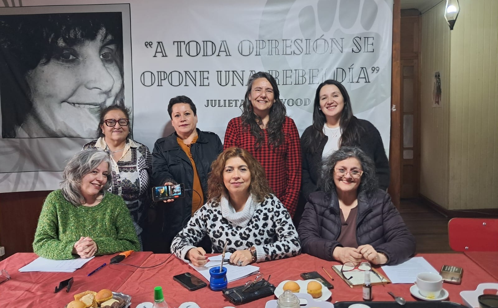 Mujeres representantes de partidos de oposición de La Araucanía constituyen Mesa Regional y declaran alerta máxima en defensa de los derechos de las mujeres.