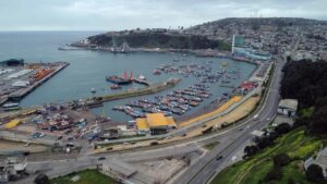 Puerto San Antonio crece, pero el megapuerto de US$2.000 millones enfrenta dudas por demanda y competencia de Chancay.