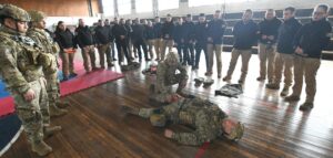 Un centenar de inspectores municipales de Temuco son capacitados por el Ejército de Chile con certificación de nivel internacional.